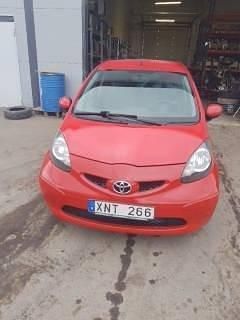 Röd Begagnad 2006 Toyota Aygo Halvkombi | 15 600 kr (Marknadspris) - Bild 1/3