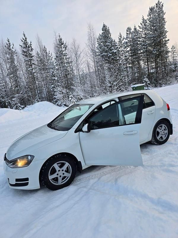 Begagnad VW Golf VII 105 HK (77 kW) 2014