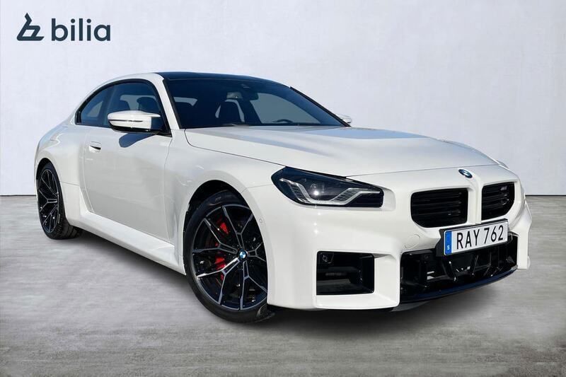 Vit Begagnad 2023 BMW M2 Shadowline Sportkupé | 799 000 kr (Marknadspris) - Bild 1/4