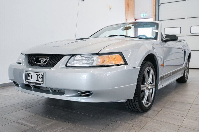 Begagnad Ford Mustang 200 HK (147 kW) 2002 Silver Cab