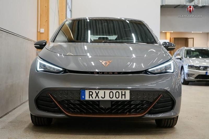 Begagnad Cupra Born 150 kW (204 HK) 2023 Grå Halvkombi