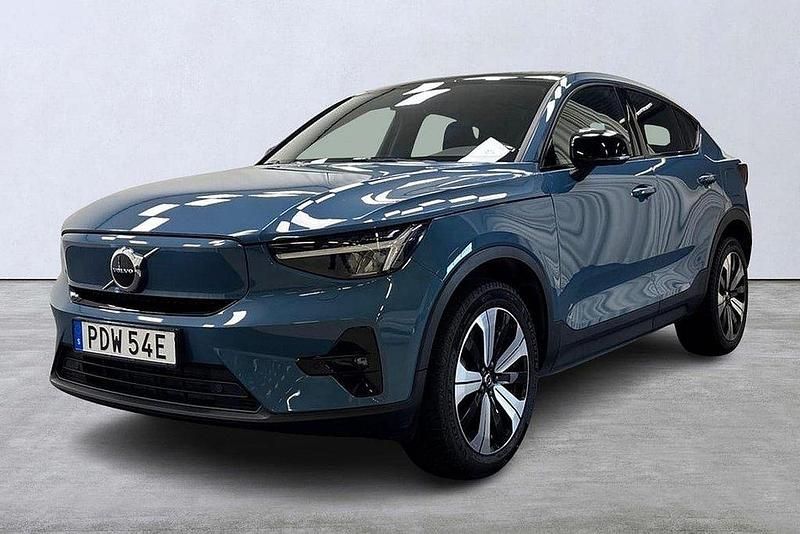 Blå Begagnad 2022 Volvo EC40 Plus SUV | 349 900 kr (Marknadspris) - Bild 1/4
