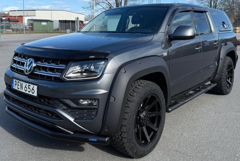 Grå Begagnad 2017 VW Amarok Aventura Pickup | 448 750 kr (Dyr) - Bild 1/4