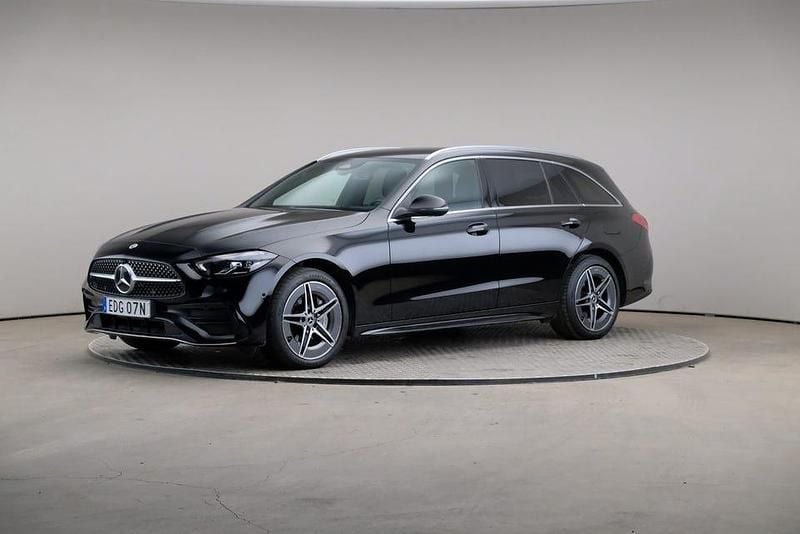 Svart (solid) Begagnad 2024 Mercedes C300 AMG | 429 000 kr - Bild 1/4