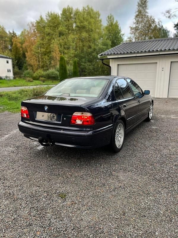 Begagnad BMW 540 286 HK (210 kW) 2000 Orientblau Sedan