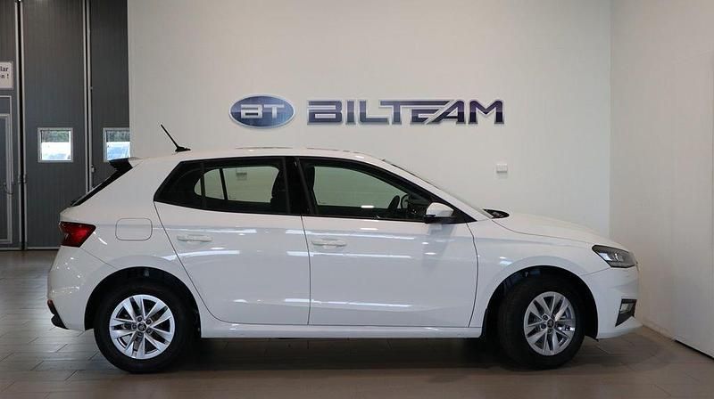 Ny Skoda Fabia Selection 116 HK (85 kW) 2025 Vit Halvkombi