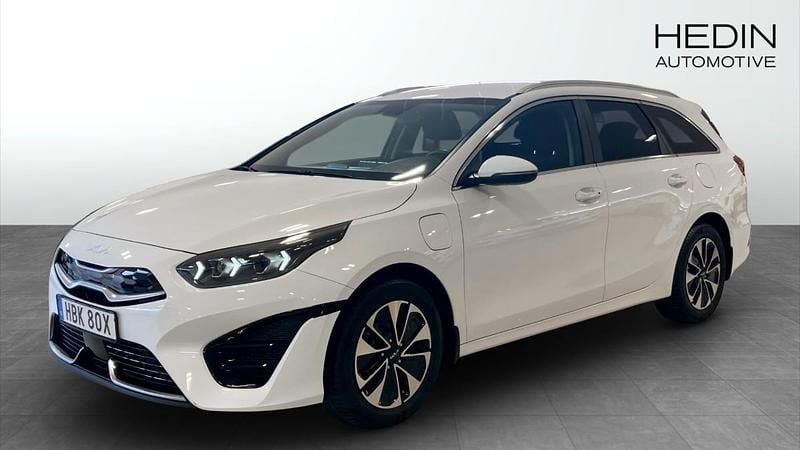 Vit (white) Begagnad 2022 Kia Ceed Sportswagon Advance Kombi | 249 900 kr (Marknadspris) - Bild 1/4