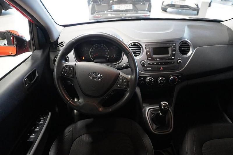 Begagnad Hyundai i10 67 HK (49 kW) 2018 Röd Halvkombi