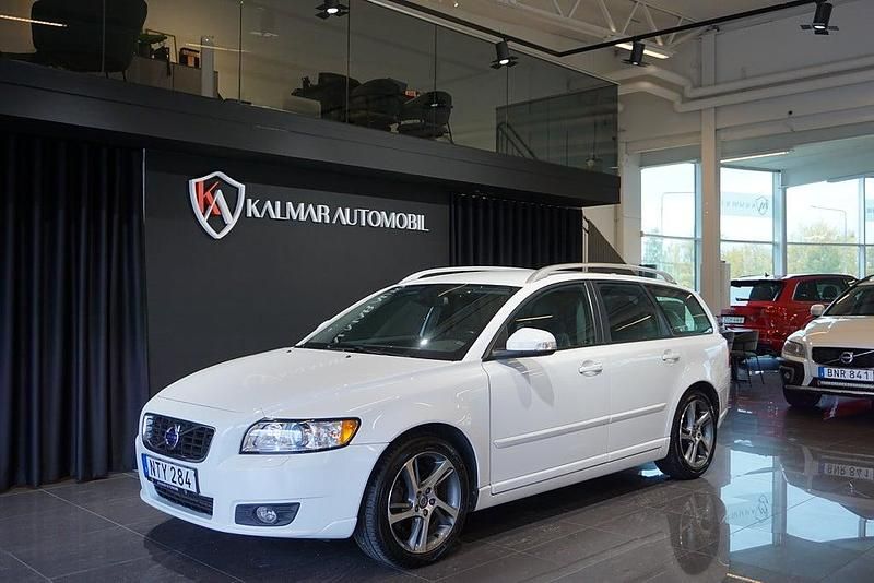 Begagnad Volvo V50 Momentum 150 HK (110 kW) 2012 Vit Kombi