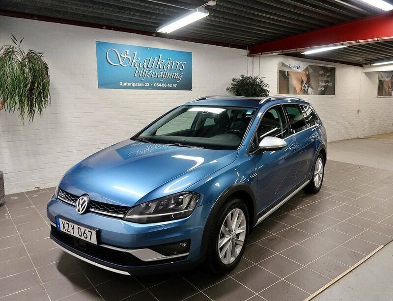 Blå Begagnad 2016 VW Golf Alltrack Kombi | 159 000 kr (Bra pris) - Bild 1/4