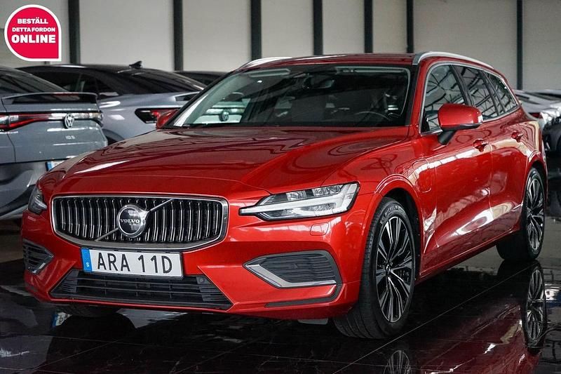 Röd Begagnad 2022 Volvo V60 Kombi | 299 500 kr (Marknadspris) - Bild 1/4