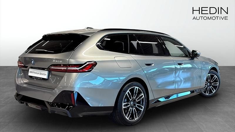 Begagnad BMW 530e Shadowline 299 HK (219 kW) 2025 Grå Kombi