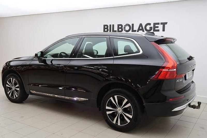 Begagnad Volvo XC60 Core 350 HK (257 kW) 2022 Svart SUV