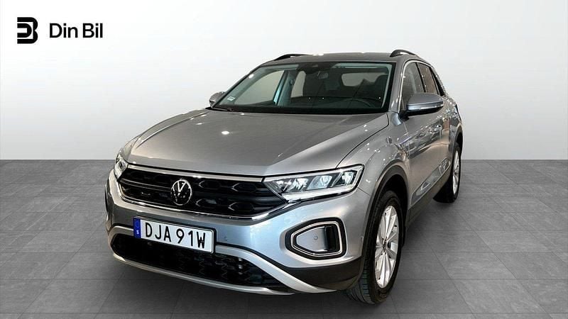 Silver (pyrit silver metallic) Begagnad 2025 VW T-Roc Edition SUV | 314 900 kr (Lite dyr) - Bild 1/4