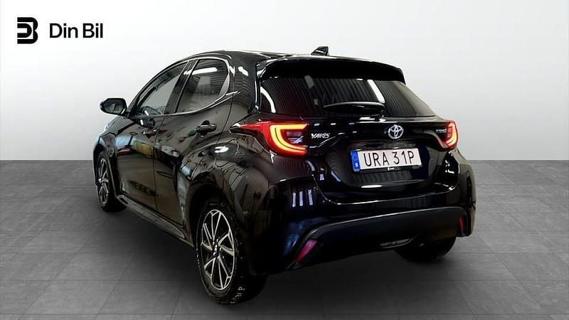 Begagnad Toyota Yaris Active 92 HK (67 kW) 2023 Svart Halvkombi