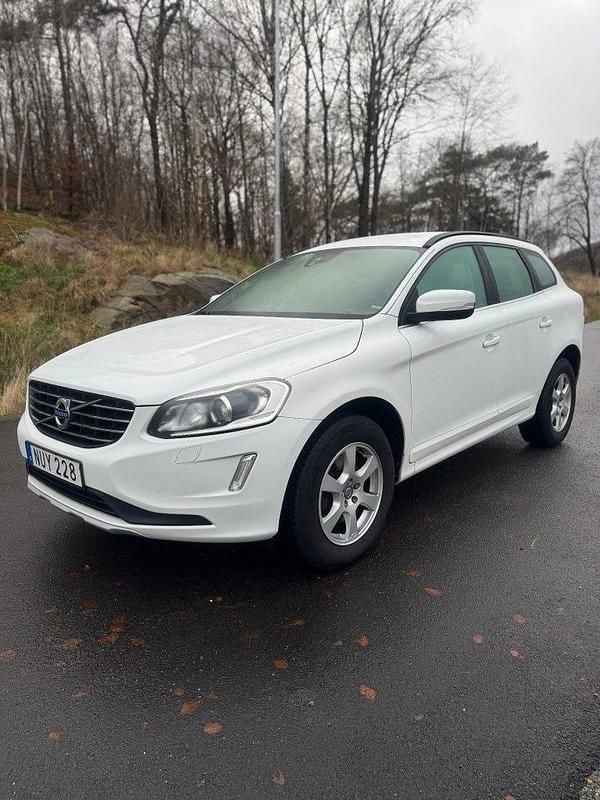 Begagnad Volvo XC60 Momentum 190 HK (139 kW) 2016 Vit SUV