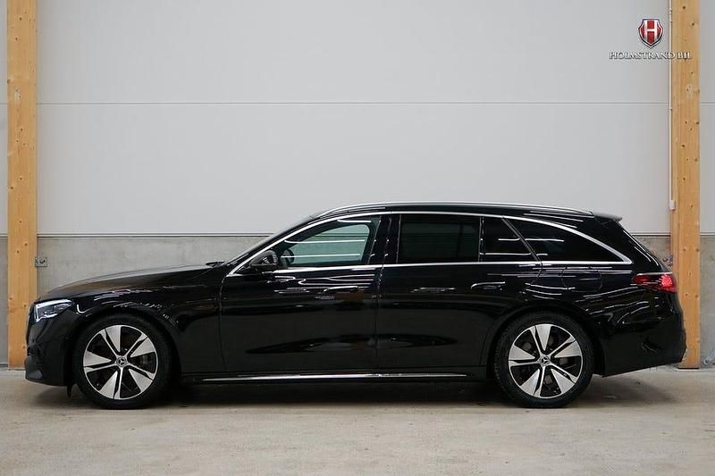 Svart Begagnad 2025 Mercedes E300 AMG line | 649 900 kr (Marknadspris) - Bild 1/4