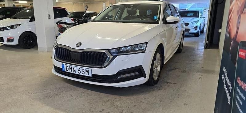 Begagnad Skoda Octavia G-TEC Ambition 131 HK (96 kW) 2022 Vit Kombi