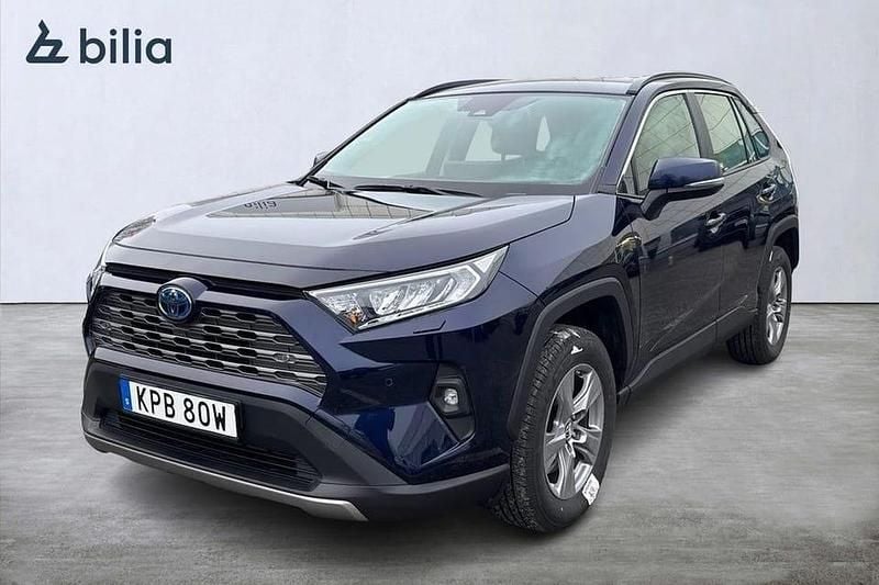 Blå Begagnad 2024 Toyota RAV4 Hybrid Active SUV | 399 800 kr (Bra pris) - Bild 1/3