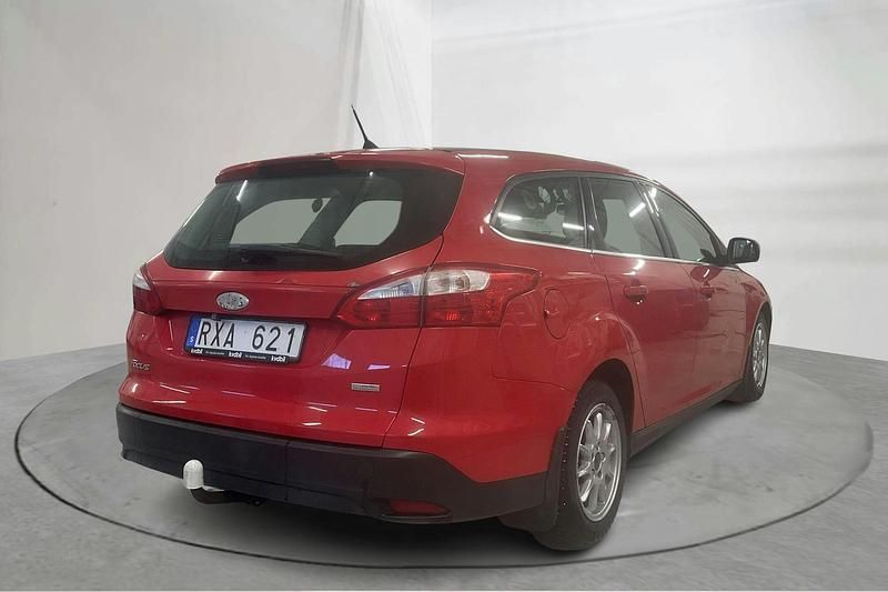 Begagnad Ford Focus 95 HK (69 kW) 2012 Röd Kombi