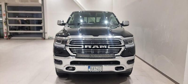 Begagnad Dodge Ram 401 HK (294 kW) 2019 Svart Pickup