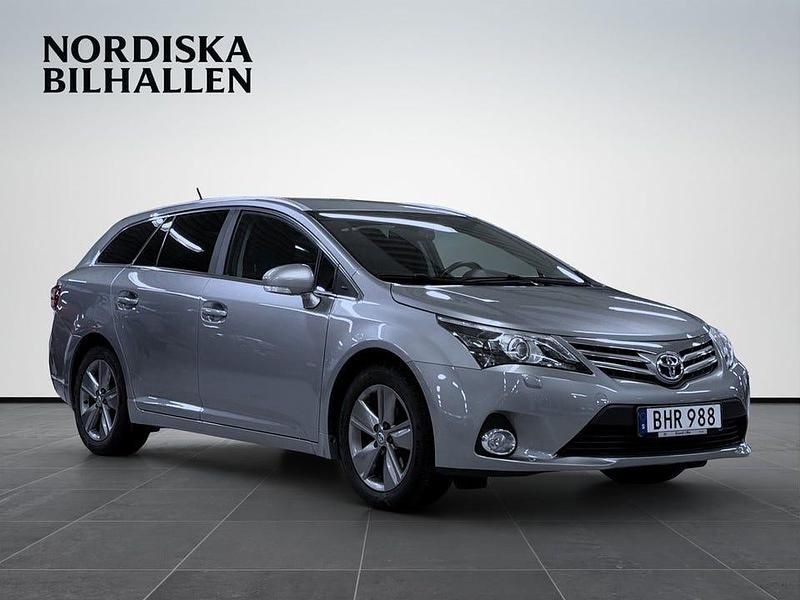 Grå Begagnad 2014 Toyota Avensis Edition Kombi | 159 795 kr (Lite dyr) - Bild 1/4