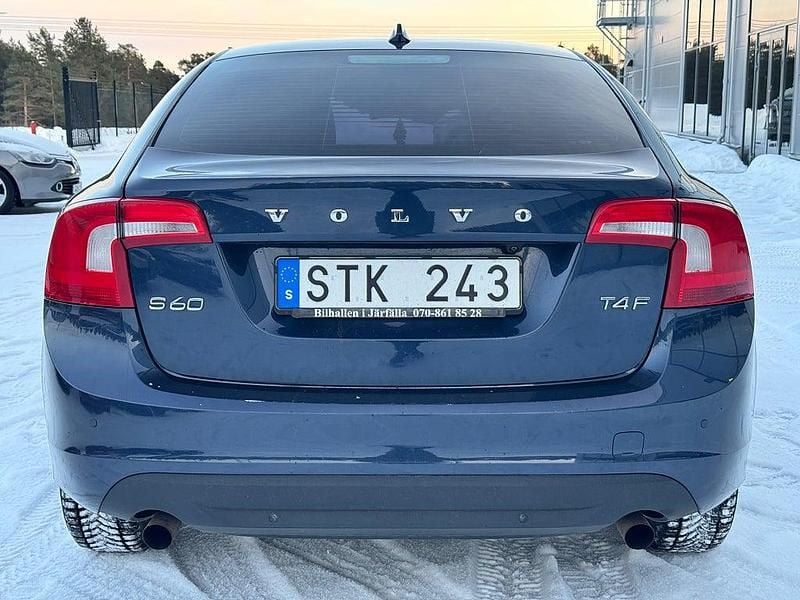 Begagnad Volvo S60 Summum 179 HK (131 kW) 2013 Blå Sedan