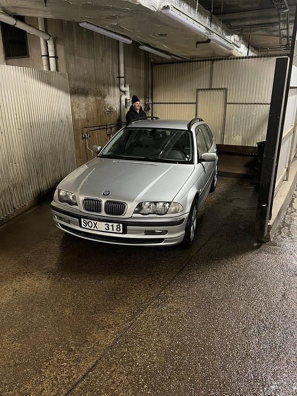 Begagnad BMW 320 170 HK (125 kW) 2001 Kombi