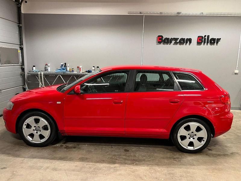 Röd Begagnad 2007 Audi A3 Sportback Comfort Halvkombi | 29 500 kr (Marknadspris) - Bild 1/4