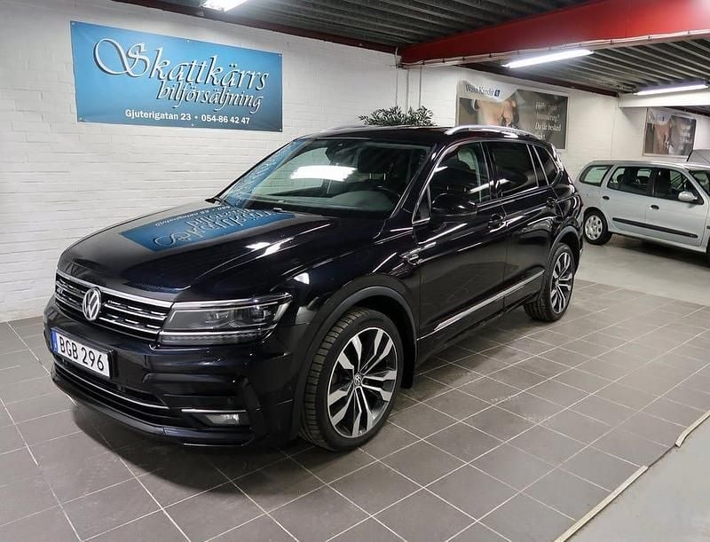 Svart Begagnad 2018 VW Tiguan Allspace R-line SUV | 264 000 kr (Bra pris) - Bild 1/4