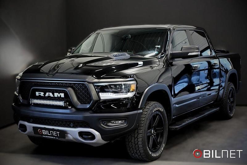 Svart Begagnad 2019 Dodge Ram Pickup | 599 900 kr (Marknadspris) - Bild 1/4