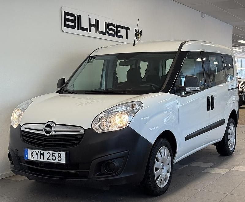 Begagnad Opel Combo 95 HK (69 kW) 2015 Vit Minibuss