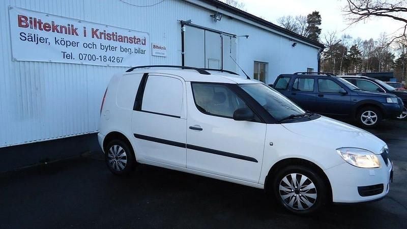Begagnad Skoda Roomster 70 HK (51 kW) 2008 Vit Minibuss