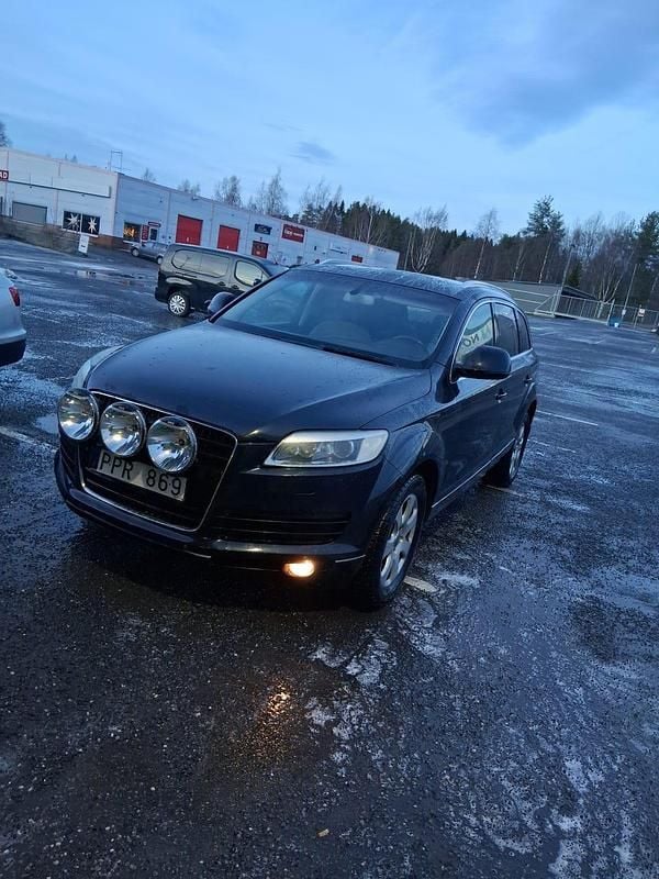 Mörkblå Begagnad 2007 Audi Q7 SUV | 89 000 kr - Bild 1/4