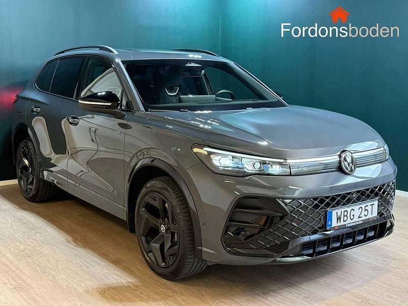Grå Begagnad 2024 VW Tiguan R-line SUV | 519 800 kr - Bild 1/4