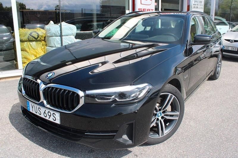 Svart Begagnad 2023 BMW 530e Kombi | 349 900 kr (Bra pris) - Bild 1/4