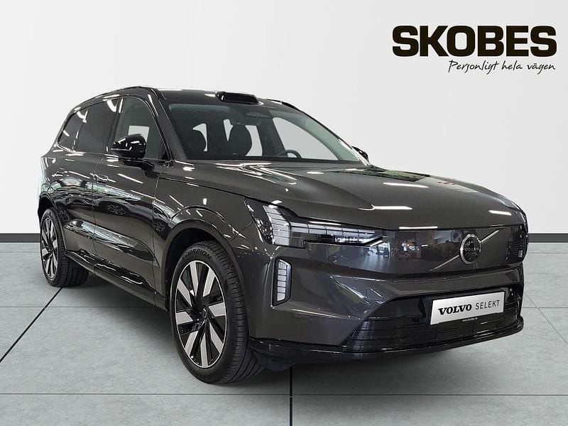 Grå Begagnad 2025 Volvo EX90 Performance SUV | 989 900 kr (Marknadspris) - Bild 1/4