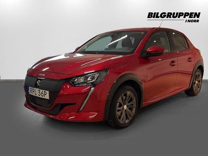 Begagnad Peugeot e-208 100 kW (136 HK) 2021 Röd Halvkombi