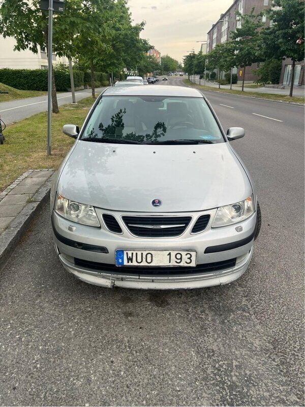 Silver Begagnad 2005 Saab 9-3 Aero Sedan | 15 000 kr (Superpris) - Bild 1/4