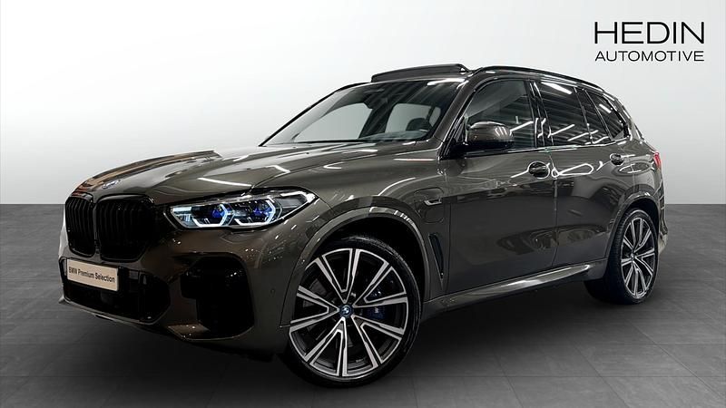 Brun Begagnad 2022 BMW X5 M Sport SUV | 698 700 kr (Dyr) - Bild 1/4