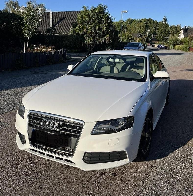 Vit Begagnad 2010 Audi A4 Sedan | 50 000 kr (Bra pris) - Bild 1/2