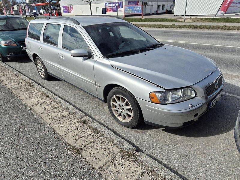Grå Begagnad 2006 Volvo V70 Kombi | 11 958 kr (Superpris) - Bild 1/1