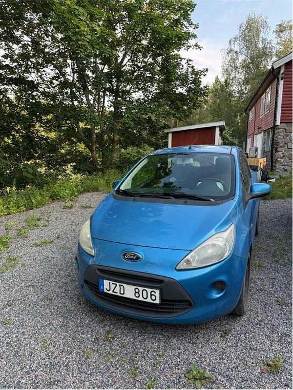 Blå Begagnad 2010 Ford Ka Titanium Halvkombi | 18 000 kr (Marknadspris) - Bild 1/4