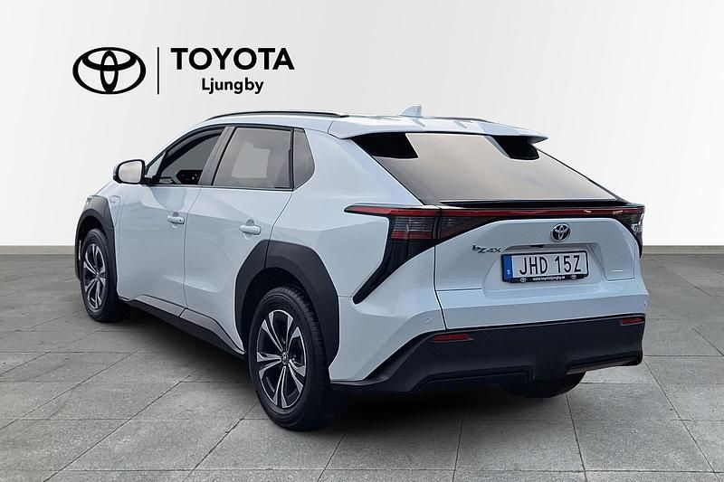 Begagnad Toyota bZ4X Edition 164 kW (224 HK) 2024 Vit SUV