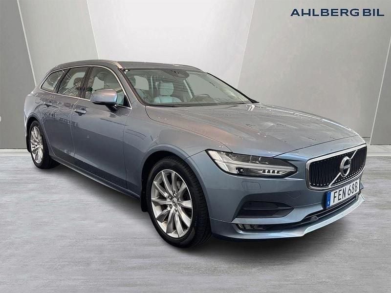 Ljusblå (blå) Begagnad 2019 Volvo V90 Momentum Kombi | 264 500 kr (Marknadspris) - Bild 1/3
