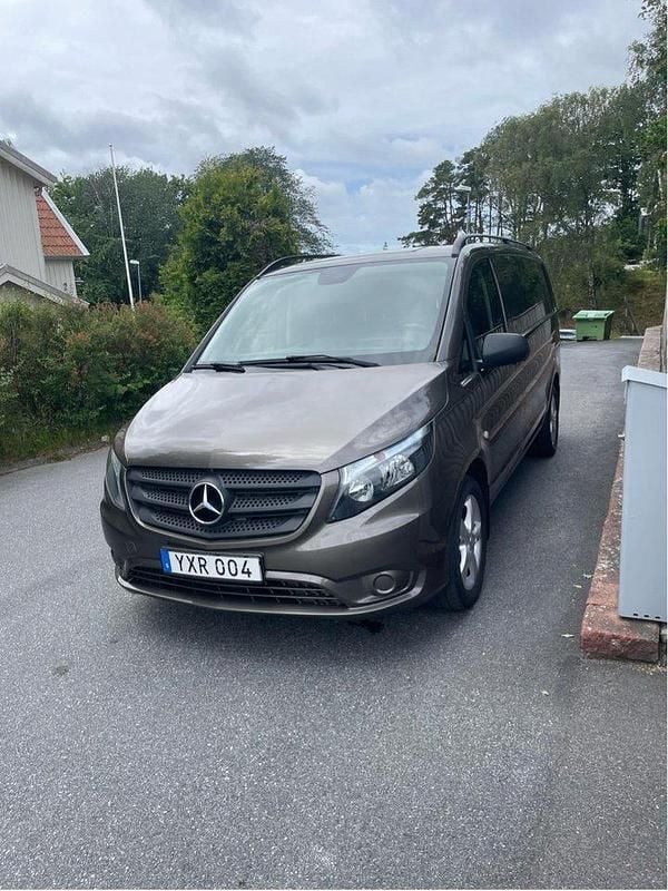 Grå Begagnad 2018 Mercedes Vito Minibuss | 245 000 kr - Bild 1/4