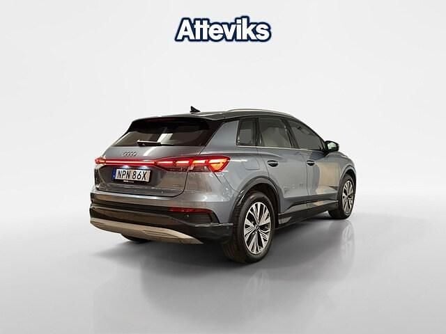 Begagnad Audi Q4 e-tron 194 kW (265 HK) 2023 Gejserblå metallic SUV