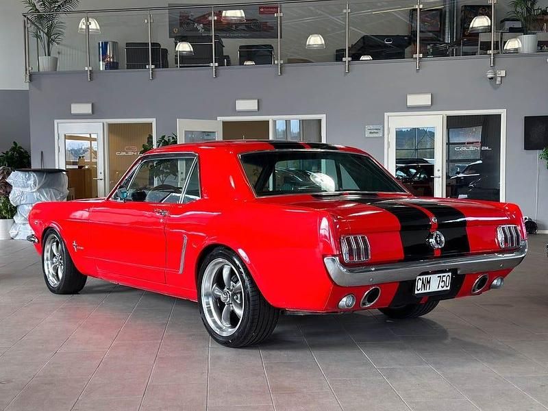 Begagnad Ford V8 203 HK (149 kW) 1965 Röd Sedan