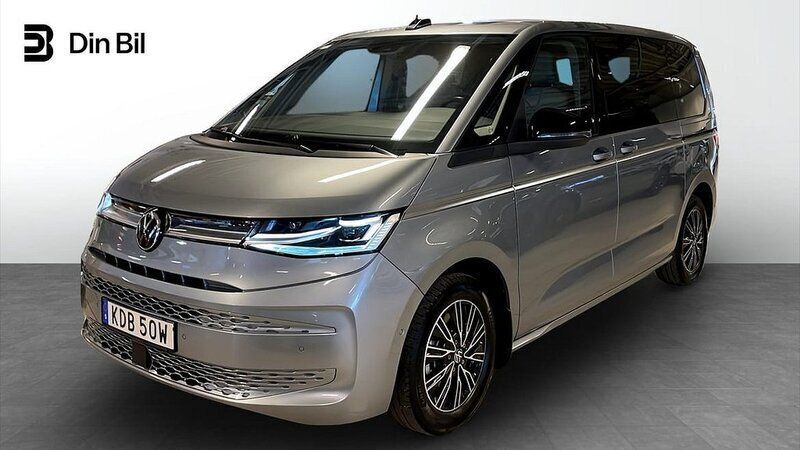 Blå (mono silver metallic) Begagnad 2022 VW Multivan Style Minibuss | 599 000 kr (Marknadspris) - Bild 1/4