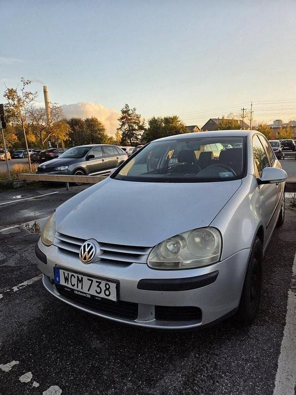 Begagnad 2005 VW Golf IV Halvkombi | 15 000 kr - Bild 1/4
